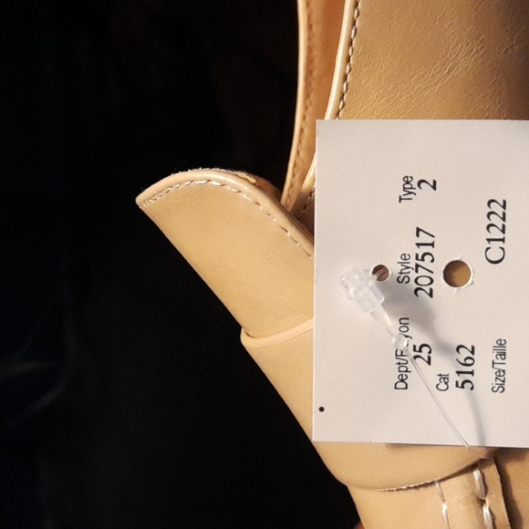 CHINESE LAUNDRY WOMEN'S SHOES SIZE 8 CREAM COLOR. - Picture 4 of 4